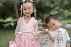 曾几何时，许妈是否把奇奇当成了幼时的威威？图片