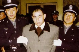 冷兵器杀人狂魔，杀23人抢500万却不花，法庭上：我自愿捐献遗体图片