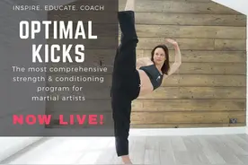 她靠踢腿成名，曾一分钟踢腿212次，被称为真人版“春丽”图片