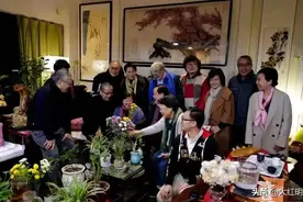 精美利己主义者与投降派图片