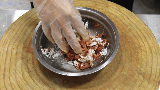 葱爆牛肉，方法不对肉都咬不动，厨师长教你一招，葱也香、肉也嫩