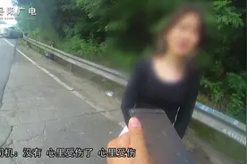 女子高速行驶解鞋带 车辆失控撞护栏图片