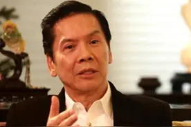 1996年，在夜总会扇向华强耳光的地头蛇白航，后来怎样了？图片
