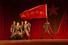辗转千里，文艺轻骑队情暖兵心图片