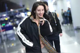 运动风！金晨穿棉服搭运动裤活力十足，披长发妆容精致好女神图片