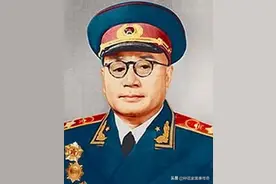 刘伯承用稻草、张震用猪水泡，各显神通做救生圈，百万雄师齐备战图片