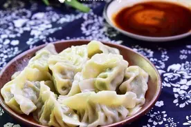 调饺子馅时，用生油还是熟油，和饺子馆老板学会1招，饺子更美味图片