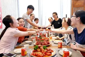 饭局上的“餐桌礼仪”，你要不知道这3点，恐怕要贻笑大方图片