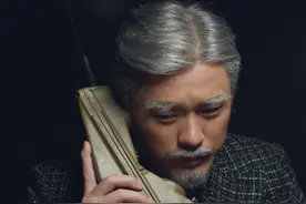瞄准：编剧功课做得足，步话机，约车，传真机在当年的上海还真有图片