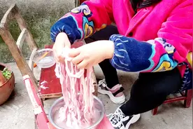 要学灌香肠，先学刮小肠！农村人年前必备的刮小肠秘方！视频封面