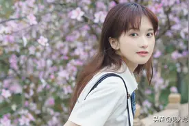女人11种肢体语言 暴露了她内心最真实的想法图片
