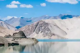 巍巍天山，何以成为欧亚大陆中央的一块绿岛？一座水塔？图片