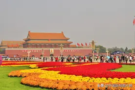 北京：天安门广场花团锦簇迎国庆图片