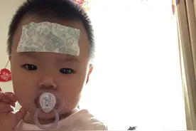 宝宝第一次发烧，新手妈妈紧张坏啦图片