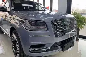 新款林肯领航员豪华内饰，中排航空座椅还带冰箱图片