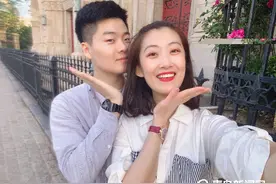 小情侣秀双人舞打卡青岛网红景点 网友：美景配狗粮太甜图片
