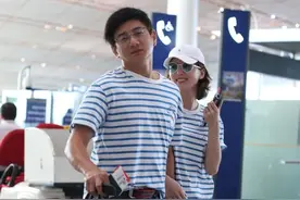 刘诗诗气质少女可爱，和大16岁老公穿CP装，纤细身材更显娇小图片