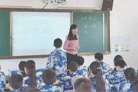 85后特岗女教师一次次放弃进城机会 呆在山里11年图片