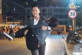 那些被“公主抱”给打败的男演员，网友只对张丰毅表示理解图片