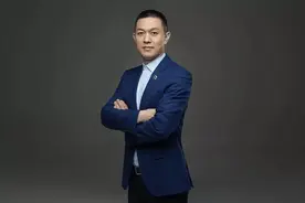 安徽新首富诞生了，今年平均一天赚3亿，妻子是央视美女主持人图片