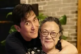 马德钟谈风光背后故事，妈妈给的两枚硬币至今未用，感谢太太包容图片