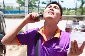 村长爆笑广播：你们快递上写的都啥奇葩名字？人家小哥都叫不出口视频封面