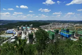 陕西延安新区，削山填沟，挖了几十个山头，总土方量近10亿立方米图片
