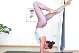 XO型腿的改善方法，其实很简单，先用按摩球来松解肌肉图片