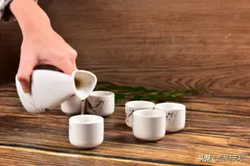 市值破百亿，二锅头VS牛栏山：谁是低端白酒霸主？图片