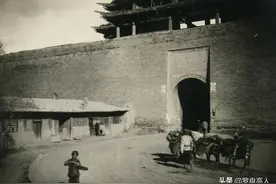 山西旧影：20世纪30年代大同街道华严寺和云冈石窟的佛像图片