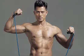 天王郭富城爱健身，一身肌肉身材巨好，健身秘籍大公开图片