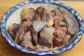 炖鸡肉时，切记别直接焯水，教你正确做法，鸡肉鲜香嫩滑不腥不柴图片