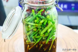 河南农村腌蒜苔方法，都是家常调料，酸甜脆爽吃不够，还是老方好图片