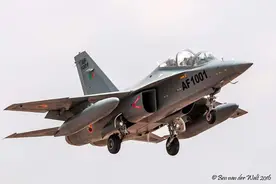 赞比亚空军的中国飞机图片