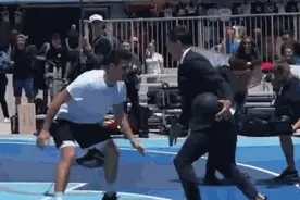 NBA篮网主帅纳什穿西装打球被爆光图片