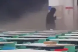 “烟火气”十足！食堂着火，男同学依旧淡定干饭图片