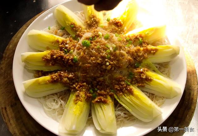 蒜蓉粉丝蒸娃娃菜这样做，口感鲜甜脆嫩，蒜香扑鼻，越吃越香