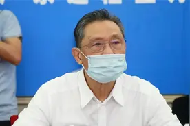 靠ECMO支撑21天的她出ICU了！钟南山曾拜托医护一定要救她图片