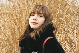 Lisa不愧是行走的“发色板”，个个显白又好看，你还不照着染？图片