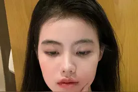 长期化妆VS长期素颜，十年后皮肤有何不同？你有吗？图片