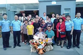 寻子五十载，94岁老太太在临沂与儿子相逢图片
