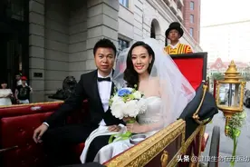 国足杀进世界杯大功臣，三任妻子肤白貌美，于根伟成天津足球传奇图片