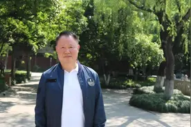 西湖春天的传统美食文化与酱酒文化融合图片
