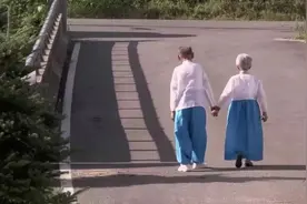 我羡慕的不是风华正茂的情侣，而是搀扶到老的夫妇图片