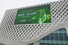 郑州报业大厦大屏全程直播2020中国金鸡百花电影节图片