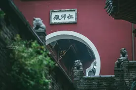 武汉这座道观建筑群在国内堪称“唯一”，藏有三绝，雨天极为幽静图片
