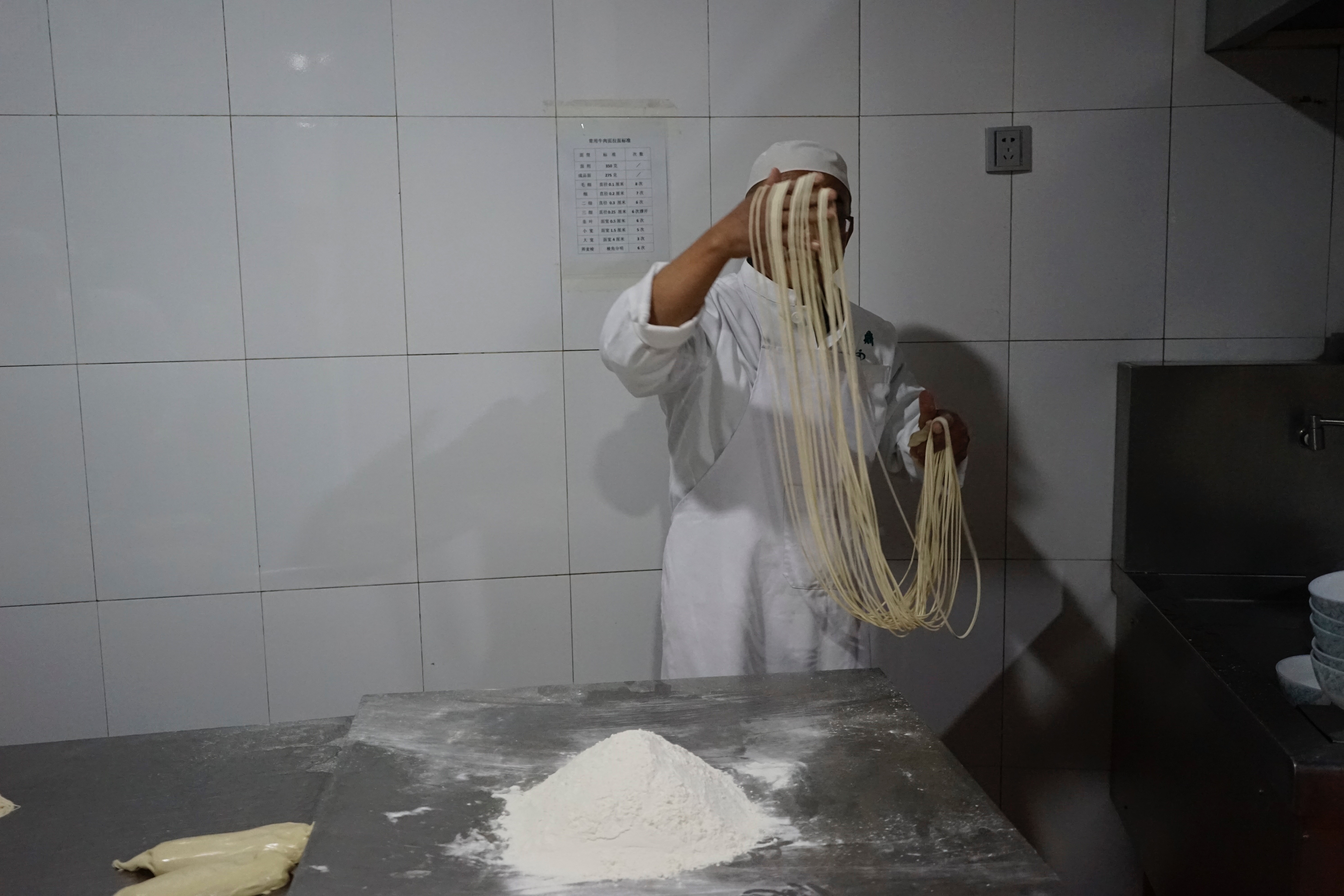 顺溜刀削面西红柿卤做法 “老巷烟火繁华”系列报道12 顺溜削面: 一口香滑 满心欢喜 顺溜刀削面西红柿卤做法 “老巷烟火繁华”系列报道12 顺溜削面: 一口香滑 满心欢喜
