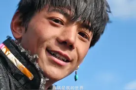 丁真家资产百万，挖虫草是消遣？他的真实家境，苦到让人心酸图片