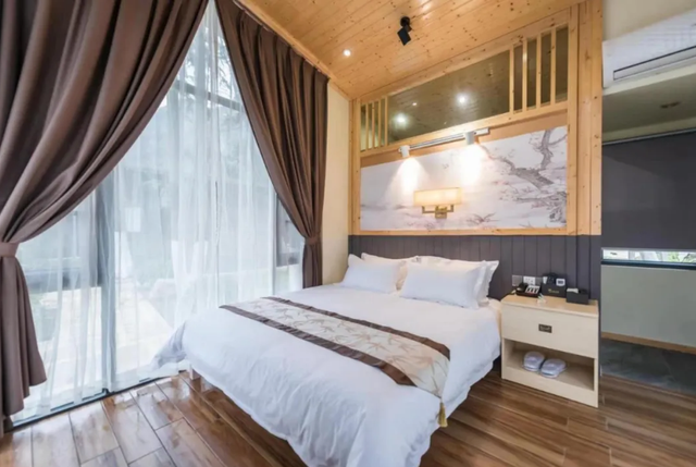 探秘洞天仙境！逃离城市，翻山越岭，来到山中小屋