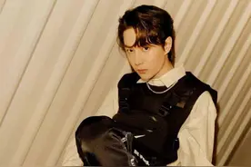 明星荧幕初吻给了谁？王一博给了大18岁的姐姐，肖战的真是可惜了图片